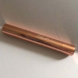 Laqa Cloud Lips in Storm